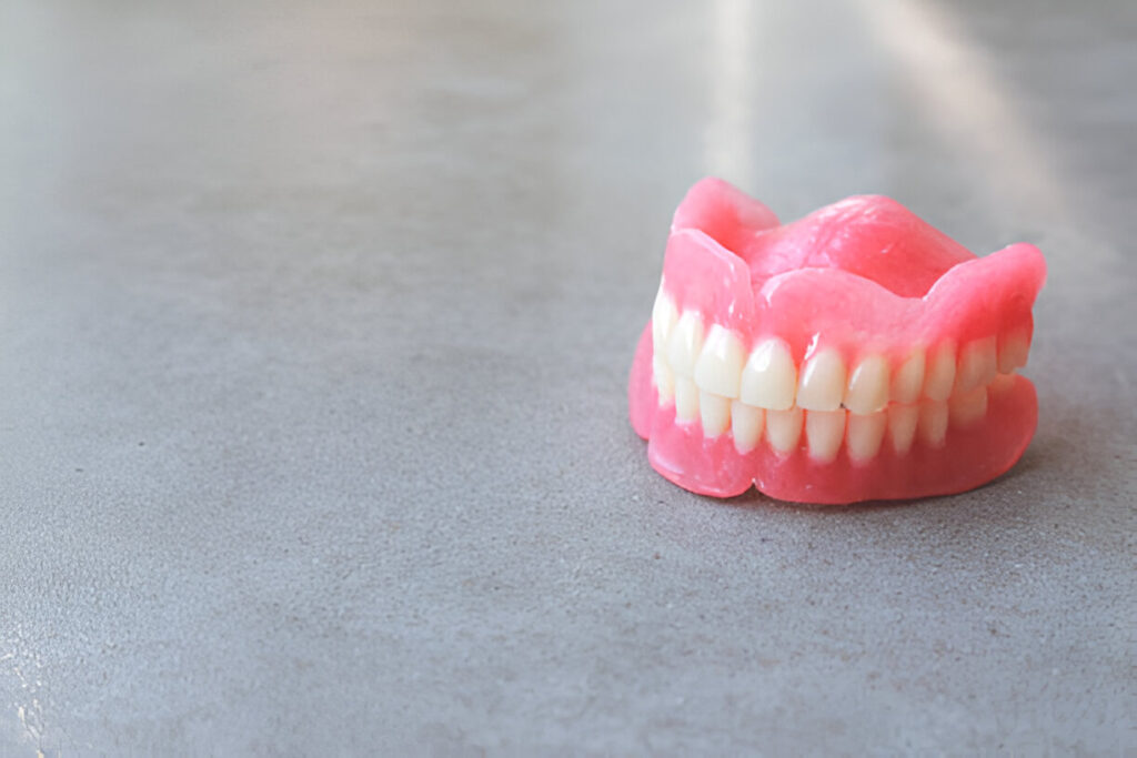 Partial Dentures vs. Full Dentures: Which is Right for You?_1